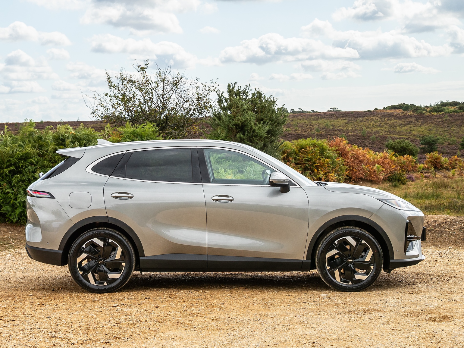 New Lepas L6 EV side view