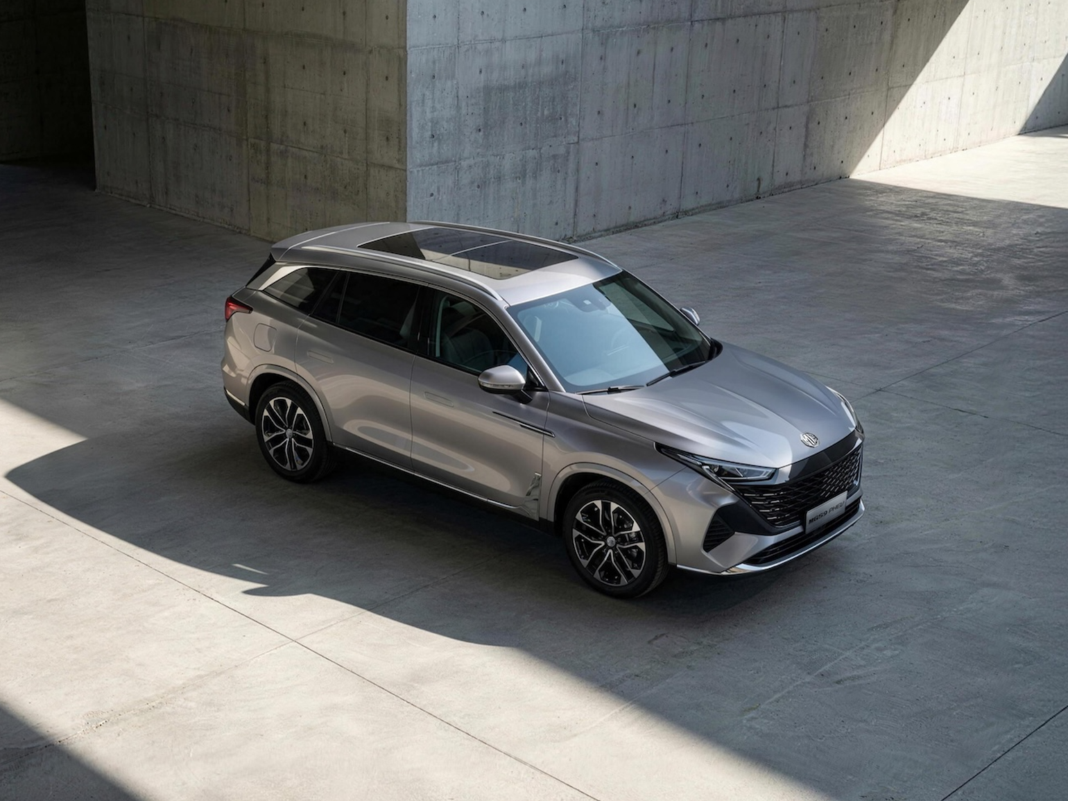 The MG S9 PHEV: lots of seats but low on emissions