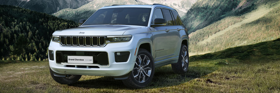 The brand-new Jeep Cherokee 4xe strides in