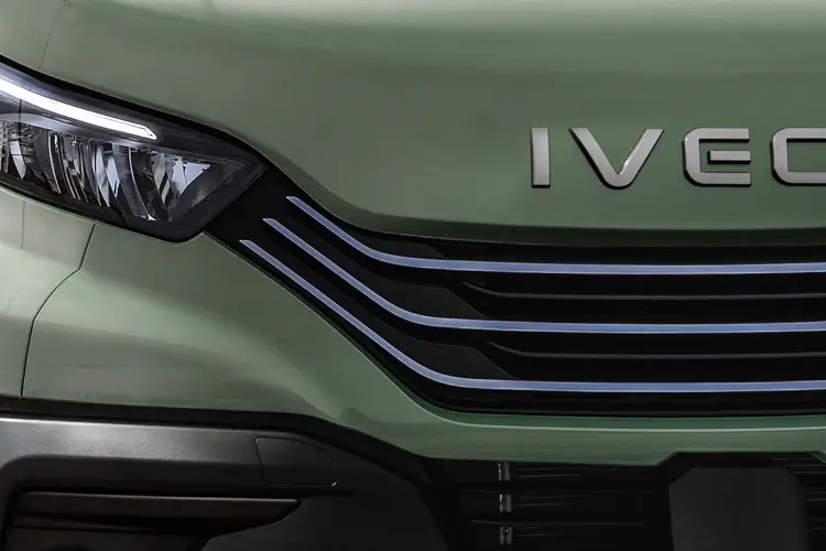 Daily Crew Cab Dropside over 3.5t Hi-Matic Detail_view Image